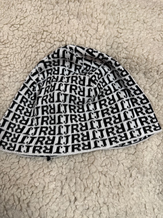RICHMOND London Black White Beanie Beanie AFC Richmond Crest – TED LASSO STORE RICHMOND main image 2
