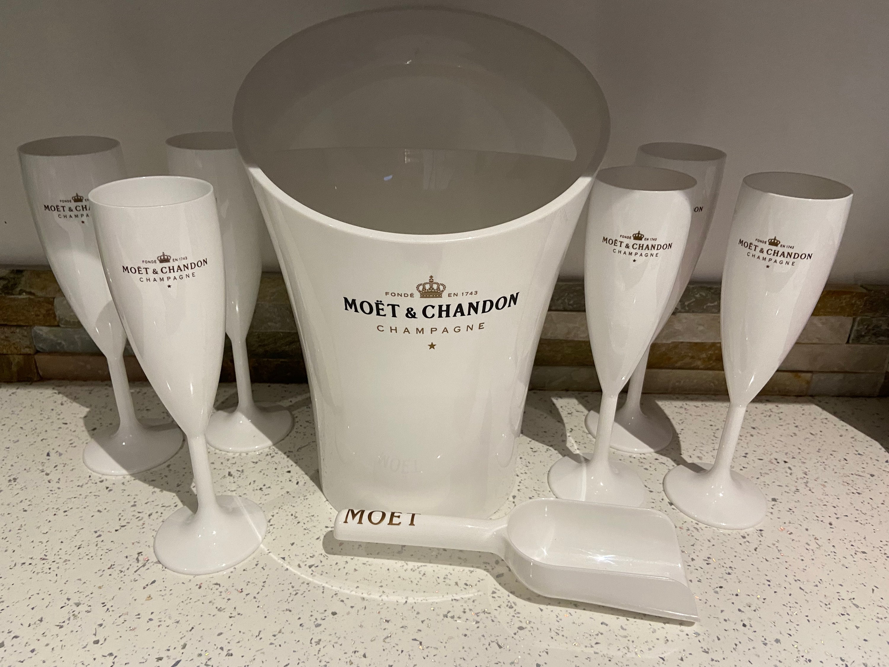 Moët & Chandon Champagne Ice Bucket Bottle Cooler Prestige Vasque Gold  Transparent Ice Container for…See more Moët & Chandon Champagne Ice Bucket