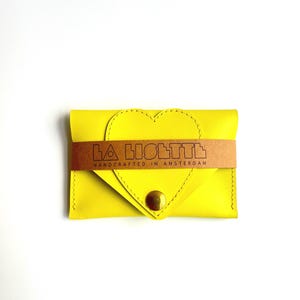 Personalisiertes Geschenk, La Lisette Leder Kartenhalter mit Herz in gelb, bunte Brieftasche