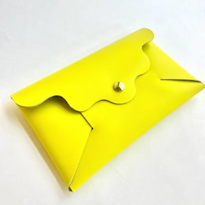 Clutch de piel, bolso de borde ondulado La Lisette, bolso de noche amarillo, bolso de boda, bolso de dama de honor