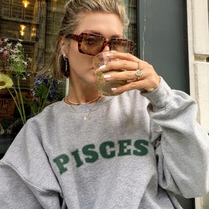 Sudadera del zodiaco PISCIS, suéter astrológico, tops para mujer, camisetas de cumpleaños, suéter de moda, sudadera con capucha de Pinterest
