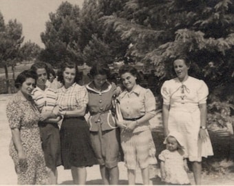 1950's Summer Photo - Group of Women and a Child