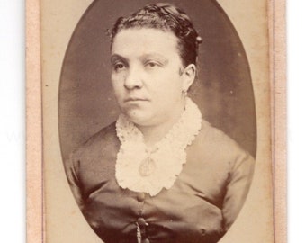 Antique CDV Photograph - Victorian Woman (Dechamps & Cie., Brussels, Belgium)