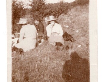 Vintage Summer Photo - Having a Picnic