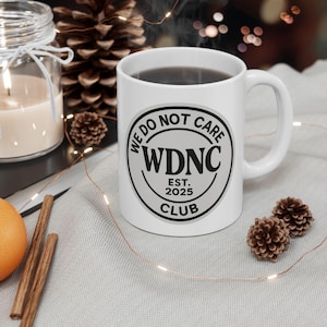 Het maakt ons niet uit | WDNC | Grappig cadeau voor natuurliefhebbers, koffiekop, duurzaam keukengerei, milieuvriendelijke mok
