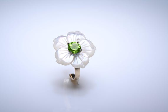 14K Yellow Gold Floral Ring with Mother of Pearl & 0.78 Ct Green Peridot Gemstone CGL Certified Elegant Jewelry Adjustable Made To Order