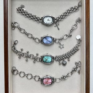 Pulsera de reloj con encanto minimalista, reloj de joyería con esfera colorida, reloj de pulsera plateado, pulsera de reloj azul Y2K, regalo de reloj rosa único para ella.