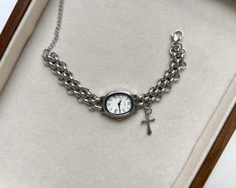 Pulsera de reloj de plata hecha a mano, reloj con dije de cruz, pulsera de reloj con dije Y2K, reloj de pulsera minimalista para mujer, regalo de pulsera de reloj personalizado para ella