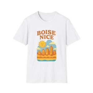 Boise T-shirt Boise, joli design de carte postale rétro avec un horizon souriant et respectueux du soleil de l'Idaho