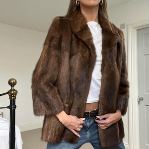 Vintage Brown Mink Fur Coat: Women&#39;s Luxury Winter Outerwear