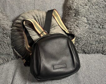 Compact Genuine Leather Bag with Vintage-Style Strap