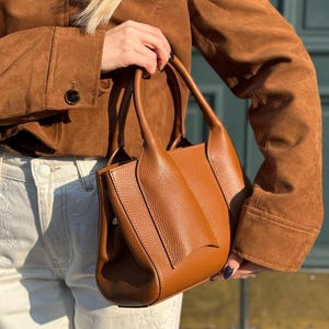 Camel kleine Umhängetasche, handgemachte Designer Tragetasche, Leder Crossbody Bag, Lederhandtasche, Schultertasche, echtes Leder & Geschenk für Sie