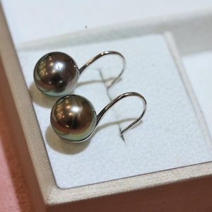 Tahitian Black Pearl Earrings, 9-10 mm Sleek Heel Hook Design, 2.1 cm Drop, 925 Sterling Silver Minimalist Earrings, Luxury Dangle Earrings