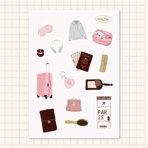 Peut inclure: Illustration d'articles de voyage, dont une valise rose, un passeport, un casque, un masque de sommeil et un billet pour Paris. D'autres articles incluent un sac à main, un peigne et un petit sac rose. Les articles sont disposés sur un fond blanc.