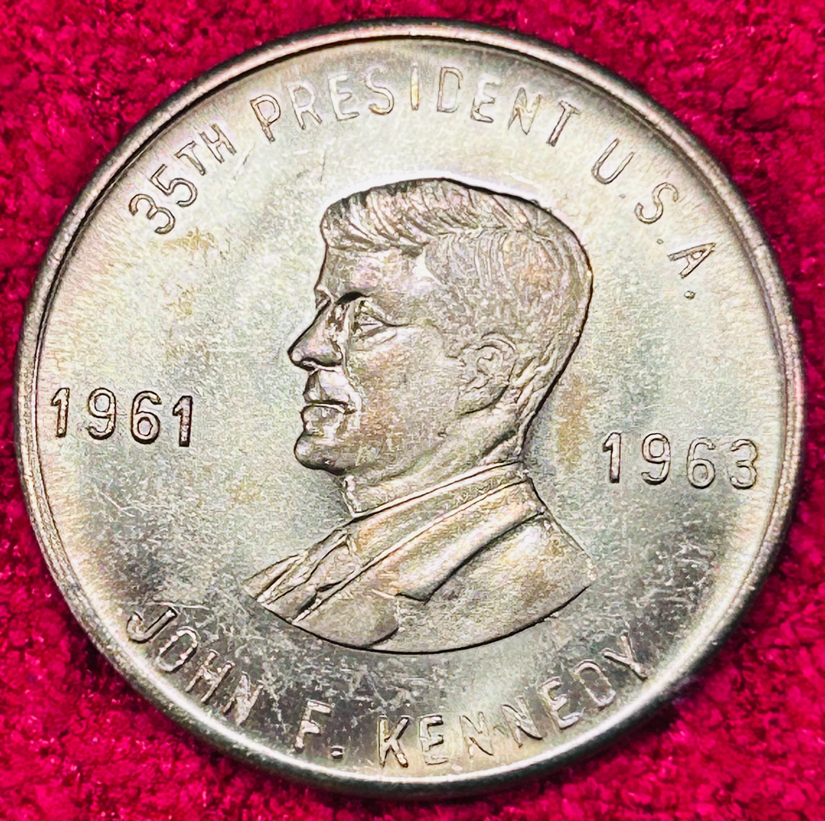 ジョン・F・ケネディ 記念メダル　銀貨 フランクリンミント il_fullxfull.7446063880_tsql.jpg