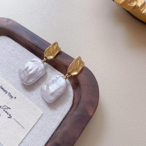 Vintage Gold Baroque Pearl Earrings, Bridal Pearl Dangle Earrings, Classic Retro Jewelry, Statement Gold Earrings, Gift for Bridesmaid, Her
