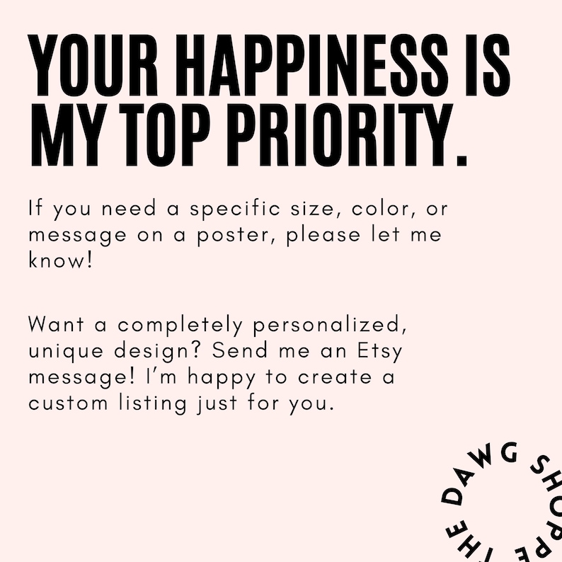 Peut inclure: Affiche avec le texte "YOUR HAPPINESS IS MY TOP PRIORITY" en gras noir. Le texte suppl&eacute;mentaire propose des designs et tailles personnalis&eacute;s. Le logo de la boutique est en bas &agrave; droite.