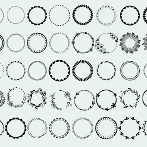 Op de afbeelding: Een set van 36 zwart-witte cirkelvormige frame-illustraties. De frames zijn in verschillende stijlen, waaronder eenvoudig, versierd en bloemig.