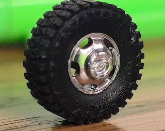 Set di cerchi Ford Dually in scala 1/64 con pneumatici Mud Grappler da 35".