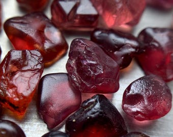 21.95 CRTs natural Untreated full facet grade quality hot red color spinel rough lot form Burma