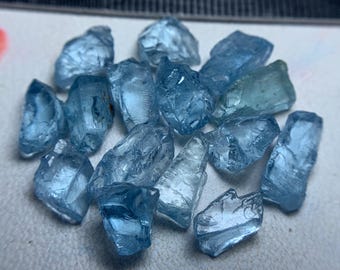 37.45 CRTs natural  facet grade Blue Aquamarine Rough Lot, Mozambique