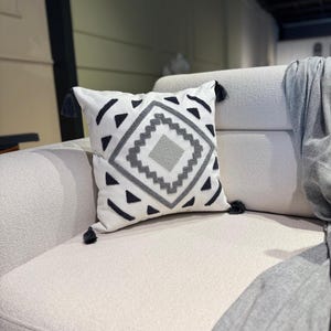 Punch needle embroidered cushion cover, Handmade Textured Cushion,Throw Pillow,Cozy Home Decor,Unique Gift,Soft Textile Accessory,Decoration