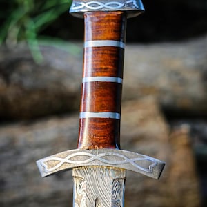 Handmade Damascus Steel Viking Sword: Northman Replica