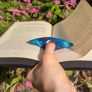 Stojak na karty Galaxy - ręcznie robiony i malowany - Bague de lecture - Dwustronny wzór gwiazd i nieba