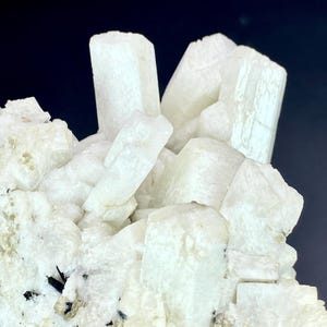 Massive Feldspar Crystal: Raw Mineral Specimen, Collector&#39;s Stone