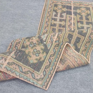Alfombra pequeña turca vintage. Alfombra de entrada de lana anudada a mano de 2 x 5 pies. Alfombras de decoración rústica bohemia.