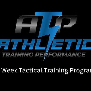 以下が含まれることがあります： 黒の背景に、銀と青のロゴが「ATP Athletic Training Performance」と表示され、その下に「4 Week Tactical Training Program」というテキストがあります。