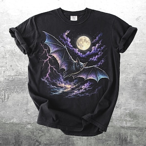 Vintage Bat Shirt For Women, Men, Spooky Season, Oversize, Unisex Comfort Colors T-shirt Black