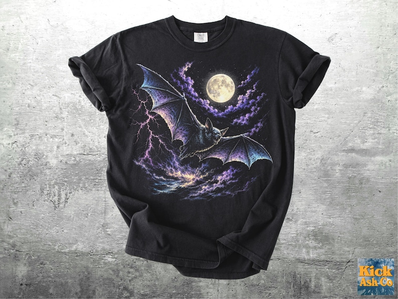 Vintage Bat Shirt For Women, Men, Spooky Season, Oversize, Unisex Comfort Colors T-shirt Black