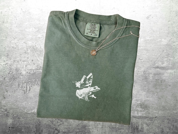 Cute Frog Shirt, Trendy Aesthetic Shirt, Frog With Butterfly Wings, Oversize, Womens, Unisex Comfort Colors T-shirt