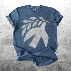 Boho Peace Shirt, Retro Vintage Style, Oversize, Womens, Unisex Comfort Colors T-shirt Denim