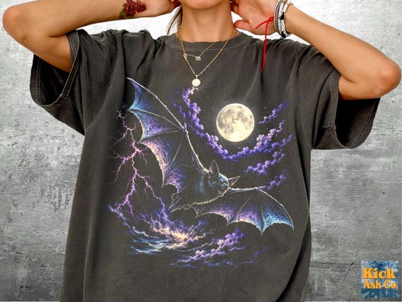 Vintage Bat Shirt For Women, Men, Spooky Season, Oversize, Unisex Comfort Colors T-shirt
