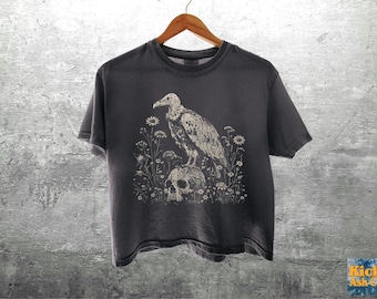 Camiseta con estampado floral de calavera, Vulture, Comfort Colors Crop Top Boxy Tee 3023CL, para mujer, unisex.