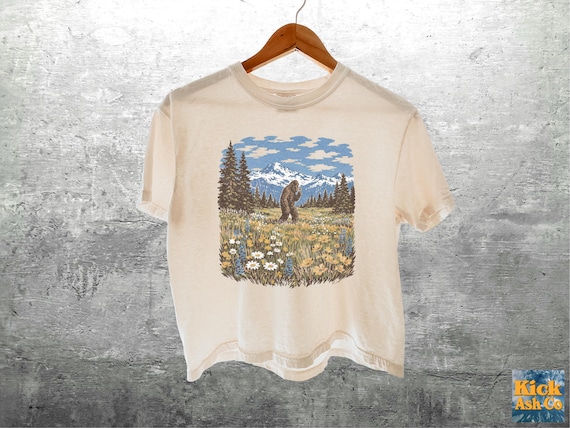 Vintage Sasquatch Crop Tee, Funny Cryptid, Womens, Unisex Comfort Colors Boxy 3023CL T-shirt