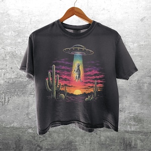 Vintage Funny Cat Meme Shirt, Flying Saucer, Retro Graphic Tee, Comfort Colors Crop Top Boxy Tee 3023CL T-shirt, Womens, Unisex Pepper