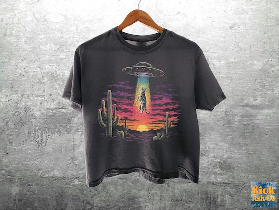Vintage Funny Cat Meme Shirt, Flying Saucer, Retro Graphic Tee, Comfort Colors Crop Top Boxy Tee 3023CL T-shirt, Womens, Unisex