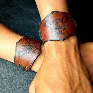 Handmade Leather Viking bracelet, Vegvisir bracelet,Mjolnir Viking bracelet,Yggdrasil leather bracelet,Men&#39;s Leather Cuffs,Leather Bracelet