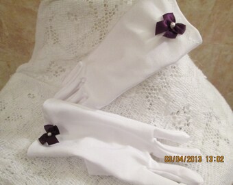 Small white gloves - Child's Easter gloves - Tea Party Gloves - Flower Girl Gloves - Easter Gloves