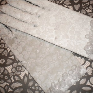 Last Pair! White lace gloves - Wedding gloves - Easter gloves -Tea party gloves - Lace gloves - Womens gloves