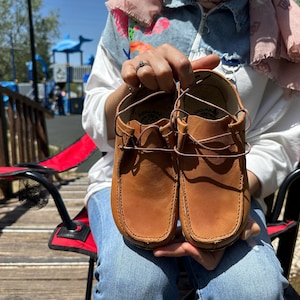 Barefoot Leather Grounding Shoes: Honey-Caramel Earth Shoes