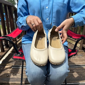 Ergonomic Leather Barefoot Shoes: Babette Style Walking Shoes