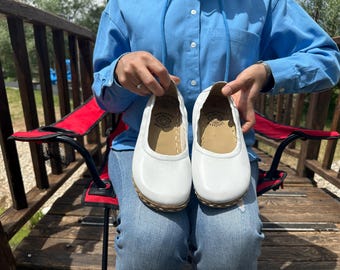 Zapatos descalzos de cuero hechos a mano: estilo Babette con tierra natural