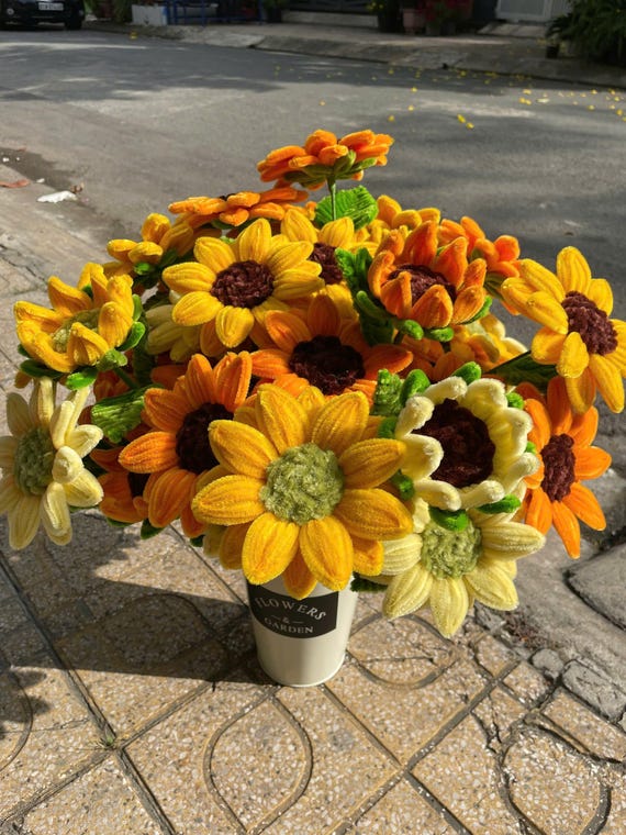 Colorful Sunflower | Handmade Pipe Cleaner Flower Basket | Mom Gift | Home Decor | Wedding Bouquets | Gift For Her | Anniversary Gift