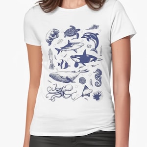 Comfort Colors Sea Animal Tshirt, Dolphin Shirt, Retro Tee, Boho Ocean Shirt, Vintage Style TShirt, Sealife Tshirt, Ocean Unisex Tshirt