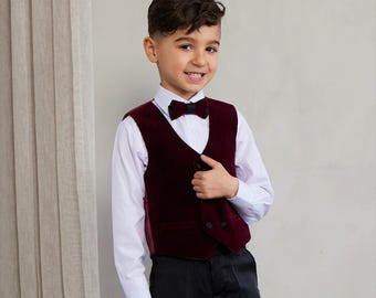 Set bordeauxrode fluwelen hemdjes voor jongens: outfit voor bruiloftsfeest