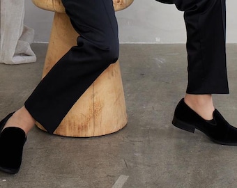 Mocasines de terciopelo negro para niño, ideales para bodas, galas, eventos especiales y moda diaria.